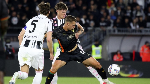 Venezia-Juve, le pagelle: Locatelli capitano coraggioso, 7. Nicolussi ingenuo, 5 1 Venezia-Juve, le pagelle: Locatelli capitano coraggioso, 7. Nicolussi ingenuo, 5
