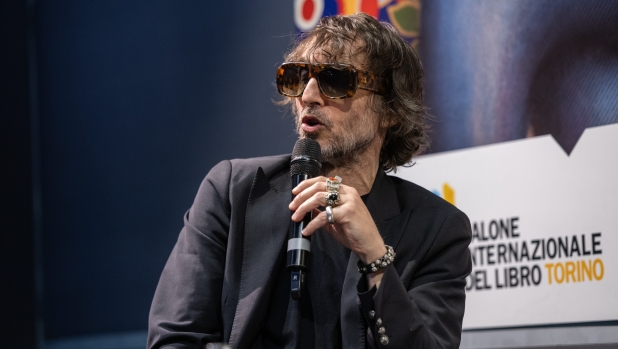 La "zanzara" Cruciani scherza e punge: "Conte alla Juve. Ma per lui era meglio se chiudeva 5ª..." 1 La "zanzara" Cruciani scherza e punge: "Conte alla Juve. Ma per lui era meglio se chiudeva 5ª..."