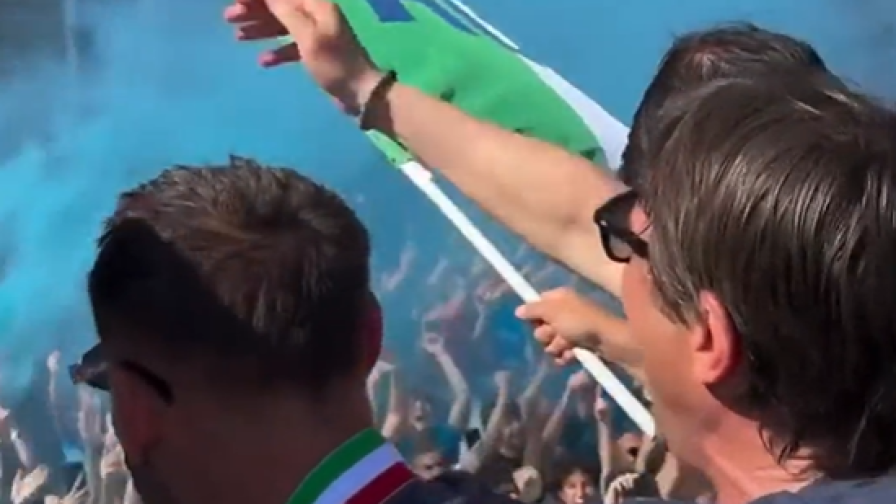 Napoli, è Conte-show: canta 'o surdato 'nnamurato a squarciagola! 1 Napoli, è Conte-show: canta 'o surdato 'nnamurato a squarciagola!