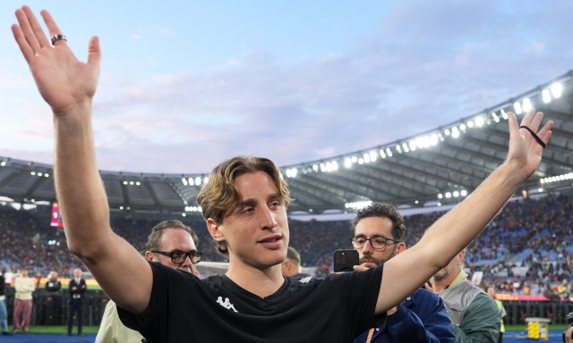Bove, è il momento delle scelte: "Voglio fare ancora il calciatore. Roma? Non so se tornerò" 1 Bove, è il momento delle scelte: "Voglio fare ancora il calciatore. Roma? Non so se tornerò"