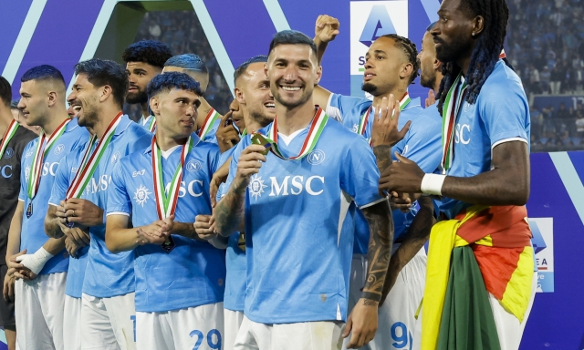 "Napoleoni", dalla festa scudetto alle celebrazioni dei vip. Poi l'attesa Inter, Ancelotti e Zucco 2 "Napoleoni", dalla festa scudetto alle celebrazioni dei vip. Poi l'attesa Inter, Ancelotti e Zucco