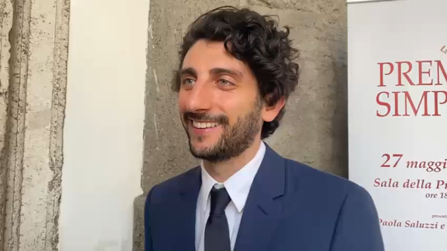 Roma, Castellitto scherza sul futuro allenatore: "Siamo bravi a farci pijà per il c**o" 4 Roma, Castellitto scherza sul futuro allenatore: "Siamo bravi a farci pijà per il c**o"