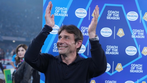 Conte, il Napoli ci crede. Mercato da 150 milioni, De Laurentiis aspetta il sì 3 Conte, il Napoli ci crede. Mercato da 150 milioni, De Laurentiis aspetta il sì