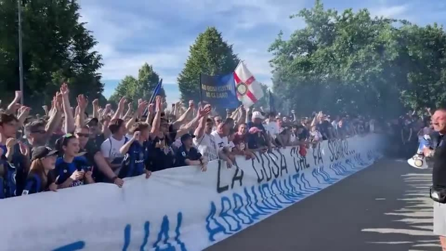 Inter, i tifosi caricano la squadra: "Tutti a Monaco!" 1 Inter, i tifosi caricano la squadra: "Tutti a Monaco!"
