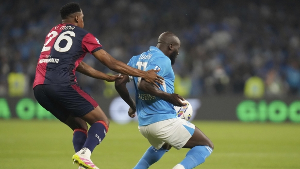 Mina, Lukaku, la maglietta e la gag che scatena i social: "Dai, ti ho lasciato fare gol" 2 Mina, Lukaku, la maglietta e la gag che scatena i social: "Dai, ti ho lasciato fare gol"
