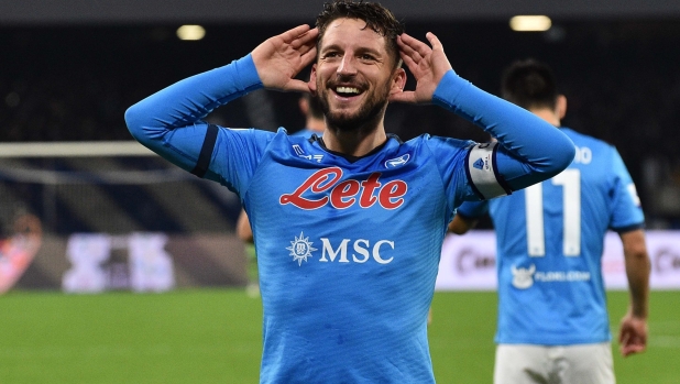 Mertens, napoletano d'animo e... sulla carta. Ecco quando riceverà la cittadinanza onoraria 1 Mertens, napoletano d'animo e... sulla carta. Ecco quando riceverà la cittadinanza onoraria
