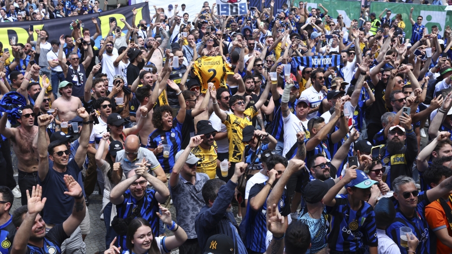 Psg-Inter, le reazioni dei tifosi a Milano in DIRETTA 2 Psg-Inter, le reazioni dei tifosi a Milano in DIRETTA