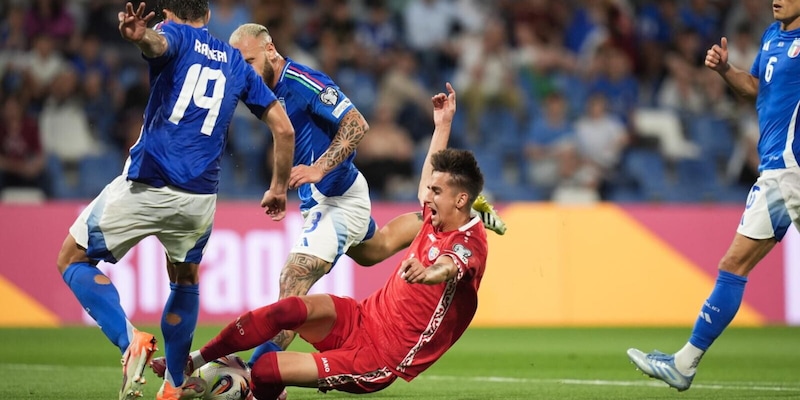 Moviola Italia-Moldavia: Dimarco su Caimacov, non c’è nulla 2 Moviola Italia-Moldavia: Dimarco su Caimacov, non c’è nulla