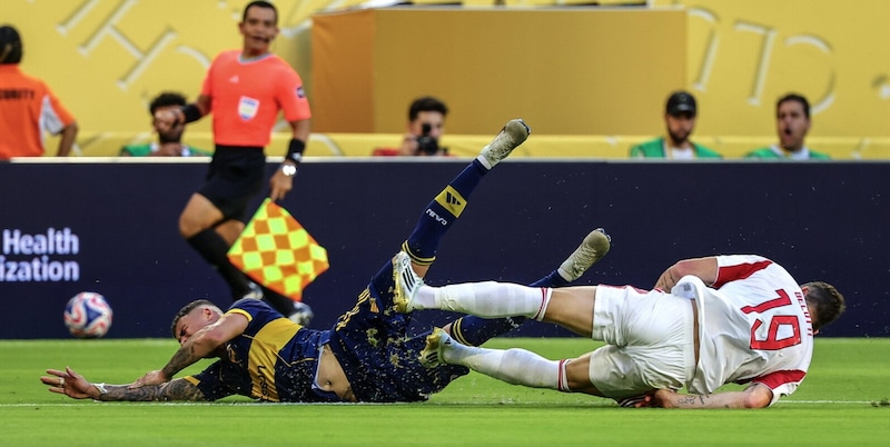 Boca-Benfica, una guerra: Belotti espulso, tre rossi, Di Maria gol davanti a Pogba e Dybala 1 Boca-Benfica, una guerra: Belotti espulso, tre rossi, Di Maria gol davanti a Pogba e Dybala