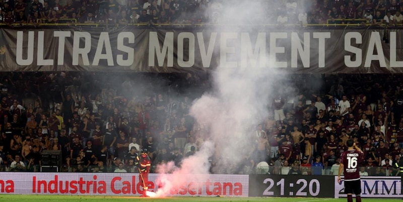 Non solo sconfitta a tavolino con la Samp: cosa rischia la Salernitana dopo il caos all’Archi 1 Non solo sconfitta a tavolino con la Samp: cosa rischia la Salernitana dopo il caos all’Archi