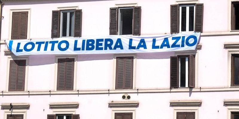 Lazio, striscione contro Lotito. La risposta: “Strumentale” 2 Lazio, striscione contro Lotito. La risposta: “Strumentale”
