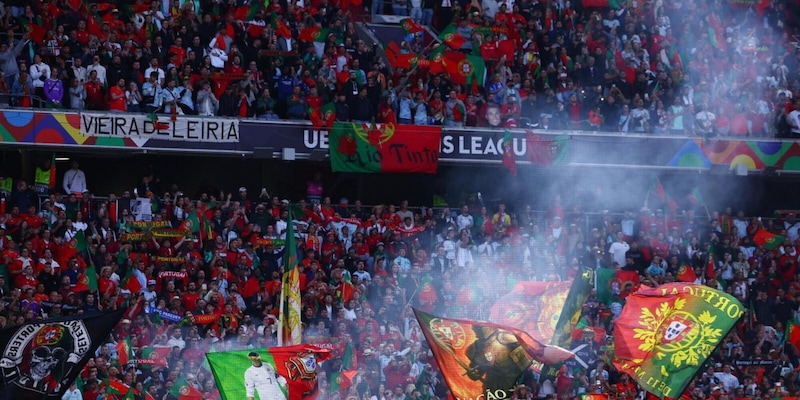 Tragedia alla finale di Nations League tra Portogallo e Spagna: tifoso cade dagli spalti e muore 3 Tragedia alla finale di Nations League tra Portogallo e Spagna: tifoso cade dagli spalti e muore