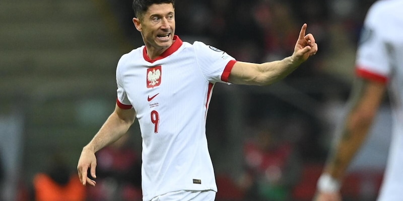 Rabbia Lewandowski, lascia la Polonia: "Non gioco più finché...". Cos'è successo con l'allenatore Probierz 2 Rabbia Lewandowski, lascia la Polonia: "Non gioco più finché...". Cos'è successo con l'allenatore Probierz