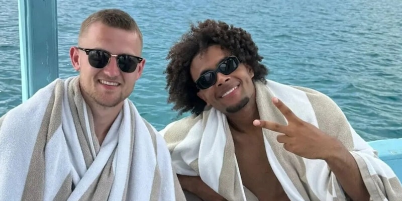 Zirkzee, vacanza con De Ligt e twerk addosso: la festa finisce così 1 Zirkzee, vacanza con De Ligt e twerk addosso: la festa finisce così