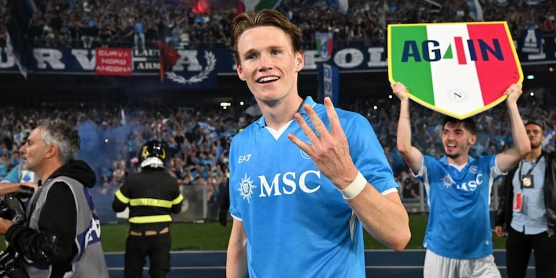 La maglia di McTominay indossata in Napoli-Cagliari è stata venduta a una cifra esorbitante 3 La maglia di McTominay indossata in Napoli-Cagliari è stata venduta a una cifra esorbitante