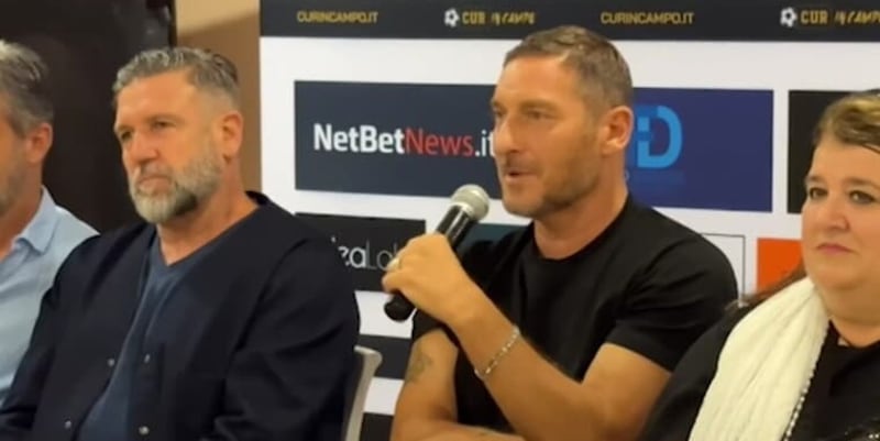 Totti, la dura frase sul calcio di oggi: "Sempre meno tecnica, bisogna ripartire da..." 4 Totti, la dura frase sul calcio di oggi: "Sempre meno tecnica, bisogna ripartire da..."