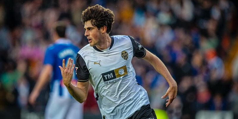 Tuttofare e campioncino di umiltà: chi è Javi Guerra, nel mirino del Milan 4 Tuttofare e campioncino di umiltà: chi è Javi Guerra, nel mirino del Milan