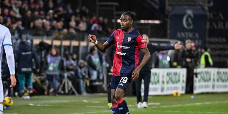 Cagliari, Makoumbou a un passo dalla Turchia. E due giocatori salutano a zero 3 Cagliari, Makoumbou a un passo dalla Turchia. E due giocatori salutano a zero