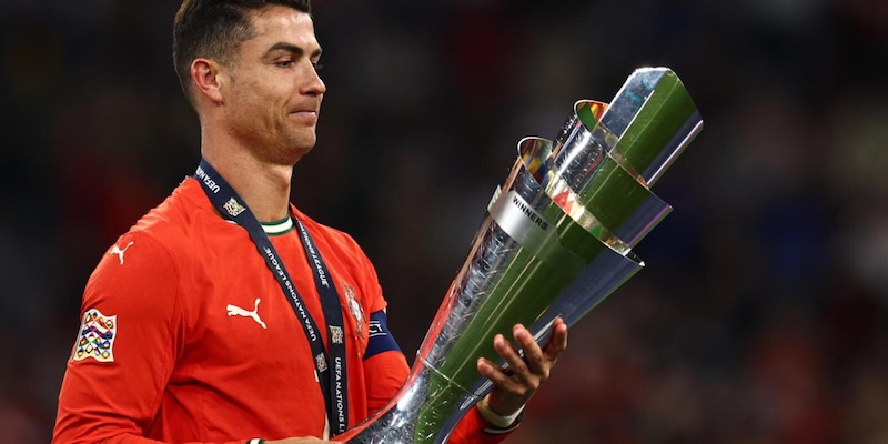 Cristiano Ronaldo mette in ombra Yamal: alza un altro trofeo e guarda ancora al futuro 3 Cristiano Ronaldo mette in ombra Yamal: alza un altro trofeo e guarda ancora al futuro
