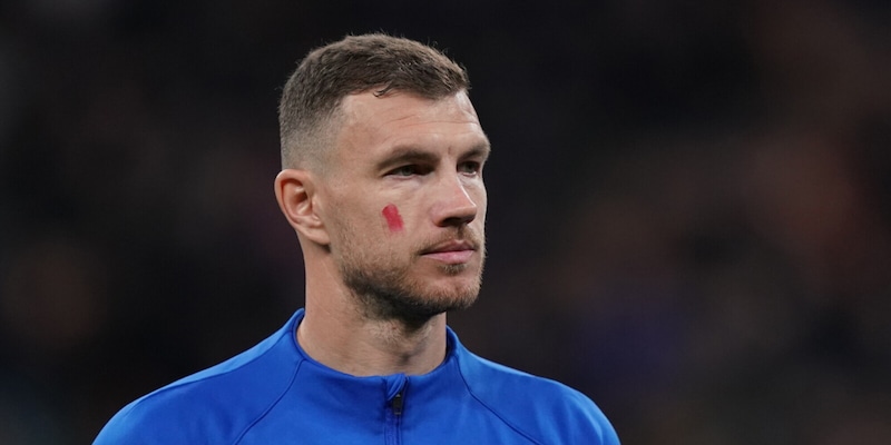 Dzeko-Fiorentina, accordo raggiunto: pronto il ritorno in Serie A, i dettagli 1 Dzeko-Fiorentina, accordo raggiunto: pronto il ritorno in Serie A, i dettagli