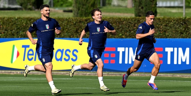 Orsolini e Raspadori si godono l'Italia: "Essere in Nazionale è un grande orgoglio" 2 Orsolini e Raspadori si godono l'Italia: "Essere in Nazionale è un grande orgoglio"
