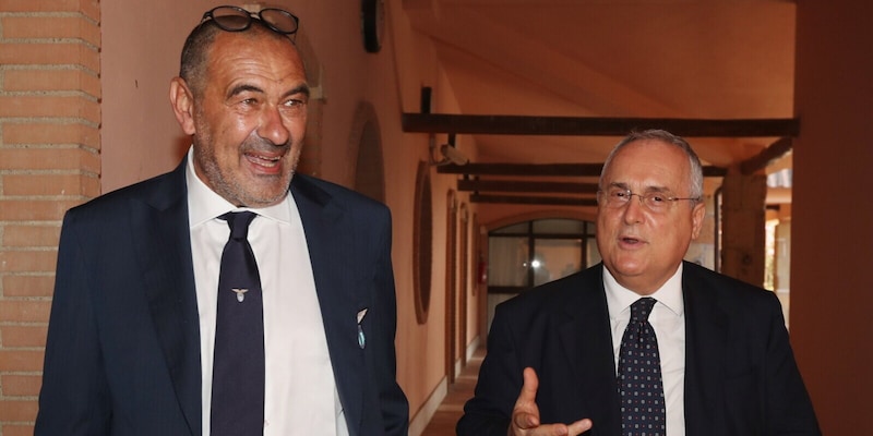 Sarri ritorna alla Lazio, ufficiale. Lotito: "Bentornato nella tua casa Comandante" 1 Sarri ritorna alla Lazio, ufficiale. Lotito: "Bentornato nella tua casa Comandante"