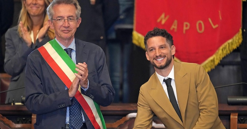 Mertens cittadino onorario di Napoli: «Qui ho capito cosa vuol dire sentirsi a casa» 2 Mertens cittadino onorario di Napoli: «Qui ho capito cosa vuol dire sentirsi a casa»