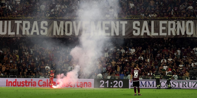 Salernitana retrocessa in Serie C, ufficiale la sconfitta per 3-0 a tavolino contro la Sampdoria 3 Salernitana retrocessa in Serie C, ufficiale la sconfitta per 3-0 a tavolino contro la Sampdoria