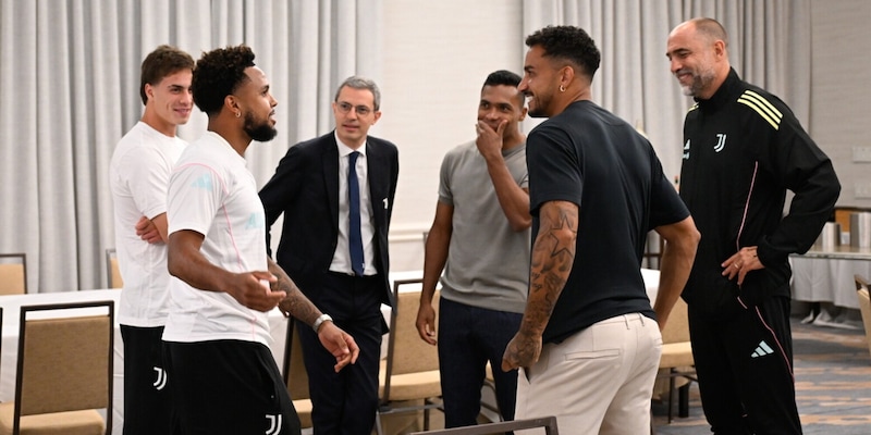 Danilo torna sulla visita alla Juve: "Perché è stata speciale" 4 Danilo torna sulla visita alla Juve: "Perché è stata speciale"