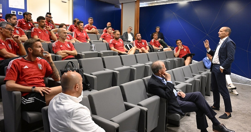 Allegri docente a Coverciano: due ore di lezione al Master, presenti Fabregas e Hamsik 3 Allegri docente a Coverciano: due ore di lezione al Master, presenti Fabregas e Hamsik