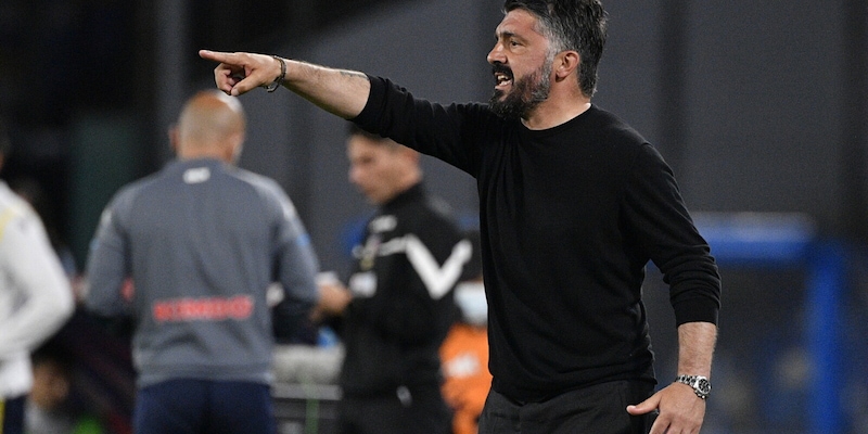 Gattuso e le due taniche da portare a Coverciano
2 Gattuso e le due taniche da portare a Coverciano