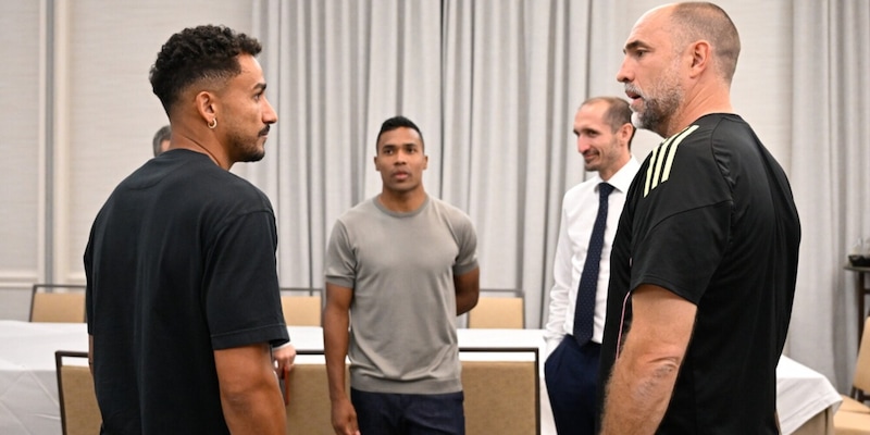 Danilo può tornare alla Juve? La domanda e quelle mani giunte in preghiera... 1 Danilo può tornare alla Juve? La domanda e quelle mani giunte in preghiera...