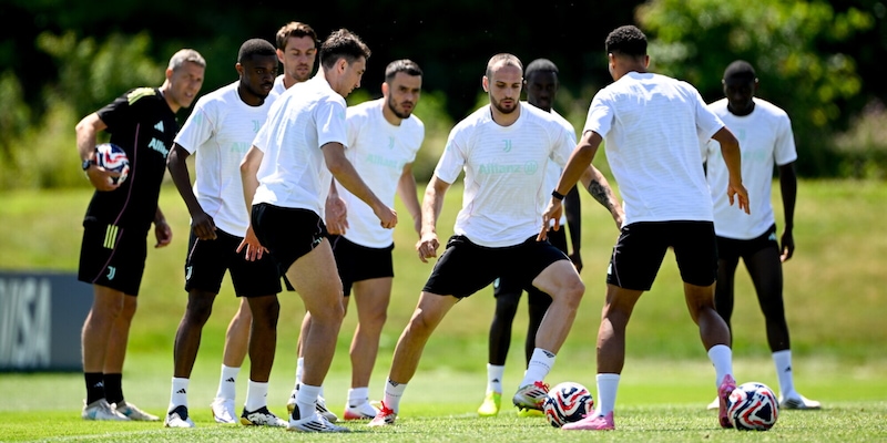 "Tre chili persi a fine partita, i pericoli e le strategie: il caldo la Juve lo affronterà così" 1 "Tre chili persi a fine partita, i pericoli e le strategie: il caldo la Juve lo affronterà così"