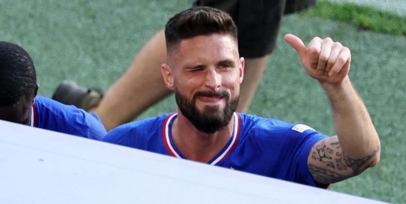 Mondiale per club: se Giroud si dimentica persino la maglia nello spogliatoio 2 Mondiale per club: se Giroud si dimentica persino la maglia nello spogliatoio