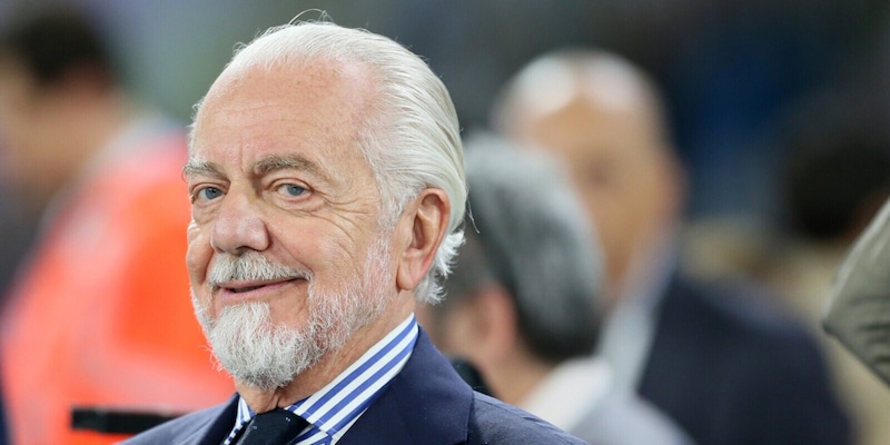 De Laurentiis sicuro: “Il Napoli non in vendita, nemmeno per 2 miliardi e mezzo". Poi incorona Conte 1 De Laurentiis sicuro: “Il Napoli non in vendita, nemmeno per 2 miliardi e mezzo". Poi incorona Conte