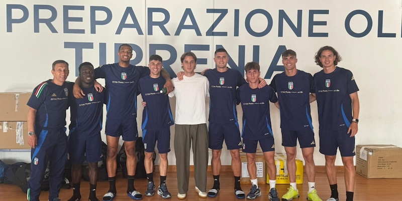 Bove in visita nel ritiro dell'Italia Under 21: "Voglio provare a venire in Slovacchia" 2 Bove in visita nel ritiro dell'Italia Under 21: "Voglio provare a venire in Slovacchia"