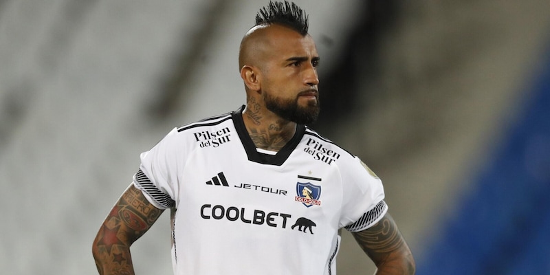 Rabbia Vidal: sbaglia il rigore, fa autogol e poi cerca la rissa con il suo portiere 2 Rabbia Vidal: sbaglia il rigore, fa autogol e poi cerca la rissa con il suo portiere