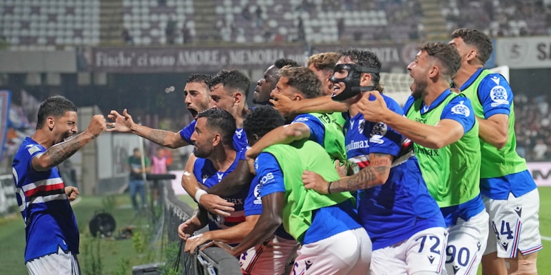 La Sampdoria resta in B! Disastro Salernitana, violenze allo stadio: match sospeso e retrocessione 1 La Sampdoria resta in B! Disastro Salernitana, violenze allo stadio: match sospeso e retrocessione