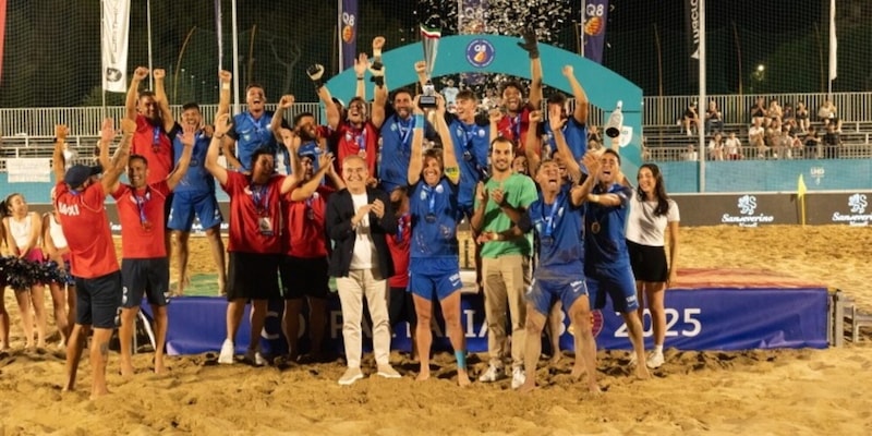 <strong>Il Napoli vince la Coppa Italia Q8 Figc-Lnd</strong> 2 <strong>Il Napoli vince la Coppa Italia Q8 Figc-Lnd</strong>