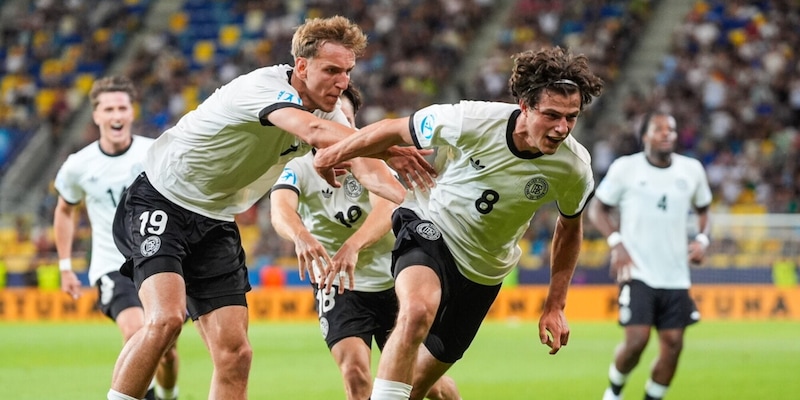 Italia U21, finisce il sogno Europeo: 3-2 Germania ai supplementari con gli azzurrini in nove 2 Italia U21, finisce il sogno Europeo: 3-2 Germania ai supplementari con gli azzurrini in nove