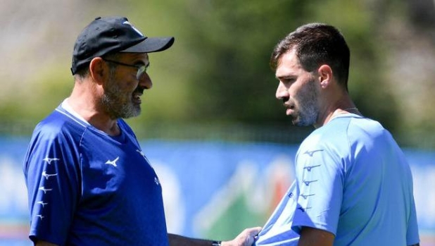 Lazio-Sarri, scatta l'ora X. E a Roma lo attendono i suoi fedelissimi 1 Lazio-Sarri, scatta l'ora X. E a Roma lo attendono i suoi fedelissimi