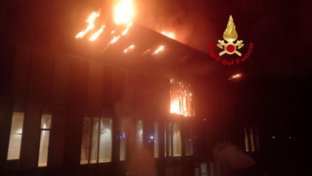 Viola Park, incendio nella notte al padiglione delle giovanili: quattro intossicati 1 Viola Park, incendio nella notte al padiglione delle giovanili: quattro intossicati
