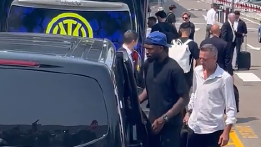 Inter, musi lunghi e silenzio assordante: il video del rientro a Milano 1 Inter, musi lunghi e silenzio assordante: il video del rientro a Milano
