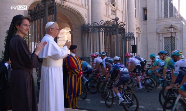 Sinner, il Napoli, i ciclisti del Giro... Papa Leone XIV e lo sport, un legame profondo 1 Sinner, il Napoli, i ciclisti del Giro... Papa Leone XIV e lo sport, un legame profondo