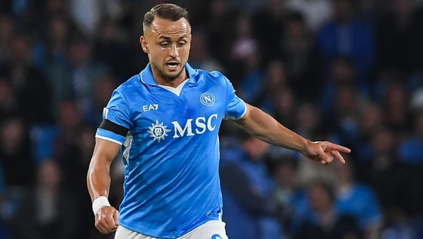 Lobotka non ci crede: "Sto ancora metabolizzando lo scudetto con il Napoli" 2 Lobotka non ci crede: "Sto ancora metabolizzando lo scudetto con il Napoli"