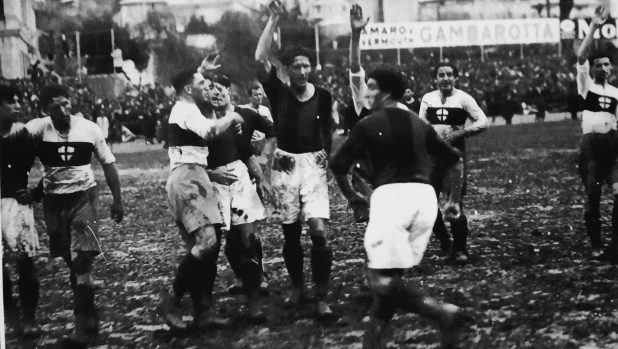 Botte, camicie nere, spari e uno spareggio segreto: cent'anni fa lo scudetto si assegnò così 1 Botte, camicie nere, spari e uno spareggio segreto: cent'anni fa lo scudetto si assegnò così