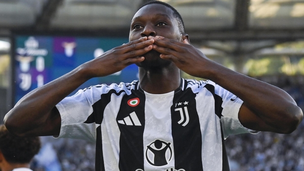 Juve, si avvicina l'accordo per Kolo Muani al Mondiale. Poi si tratterà col Psg il prestito-bis 1 Juve, si avvicina l'accordo per Kolo Muani al Mondiale. Poi si tratterà col Psg il prestito-bis