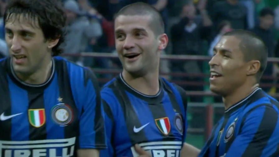 Un sinistro magico e l'iconico caschetto: quando Chivu vestiva la maglia dell'Inter 3 Un sinistro magico e l'iconico caschetto: quando Chivu vestiva la maglia dell'Inter