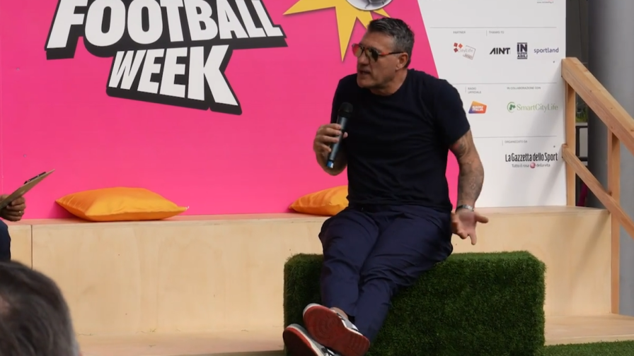 Vieri: "Chivu all'Inter? Mi aspettavo un allenatore con più esperienza" 2 Vieri: "Chivu all'Inter? Mi aspettavo un allenatore con più esperienza"