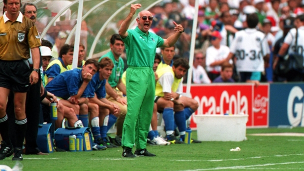 Sacchi: "Io per l'azzurro persi tanti soldi. Mancini merita un'altra chance" 1 Sacchi: "Io per l'azzurro persi tanti soldi. Mancini merita un'altra chance"